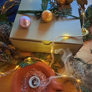 Tak. Většina objednaných kalendářů už je na cestě v vám. Další vlna vyráží dnes. Těšte se. Poslední volné kousky jsou buď...