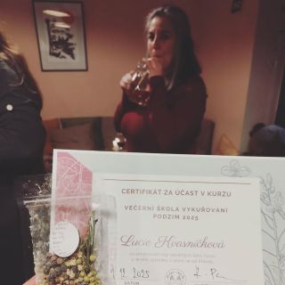 🔥Tak nám skončil další běh Večerní školy vykuřování. Certifikáty rozdány, poslední školní směsi umíchány. Sešla se hodně...