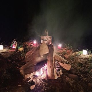 Slavení může mít různé formy a podoby. Třeba slunovrat jako možnost nahlédnout do nasich nejhlubších zákoutí. A v těch...